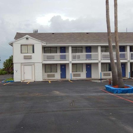 Motel 6 Portland Exterior photo