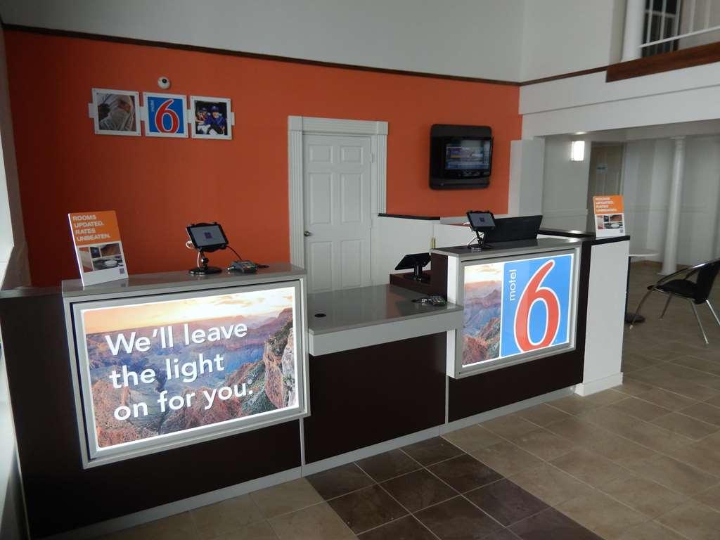 Motel 6 Portland Interior photo