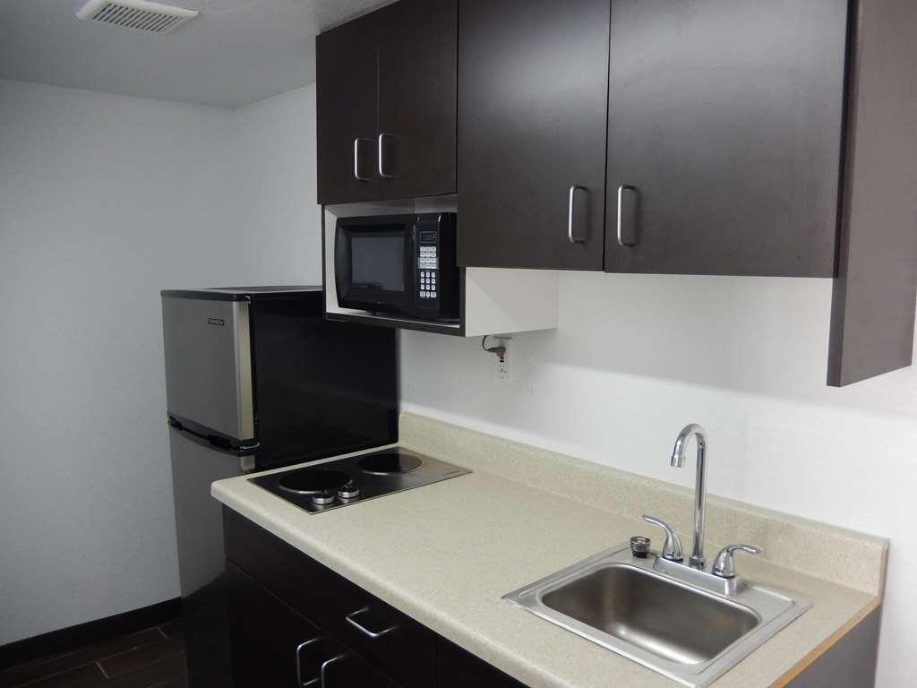 Motel 6 Portland Room photo