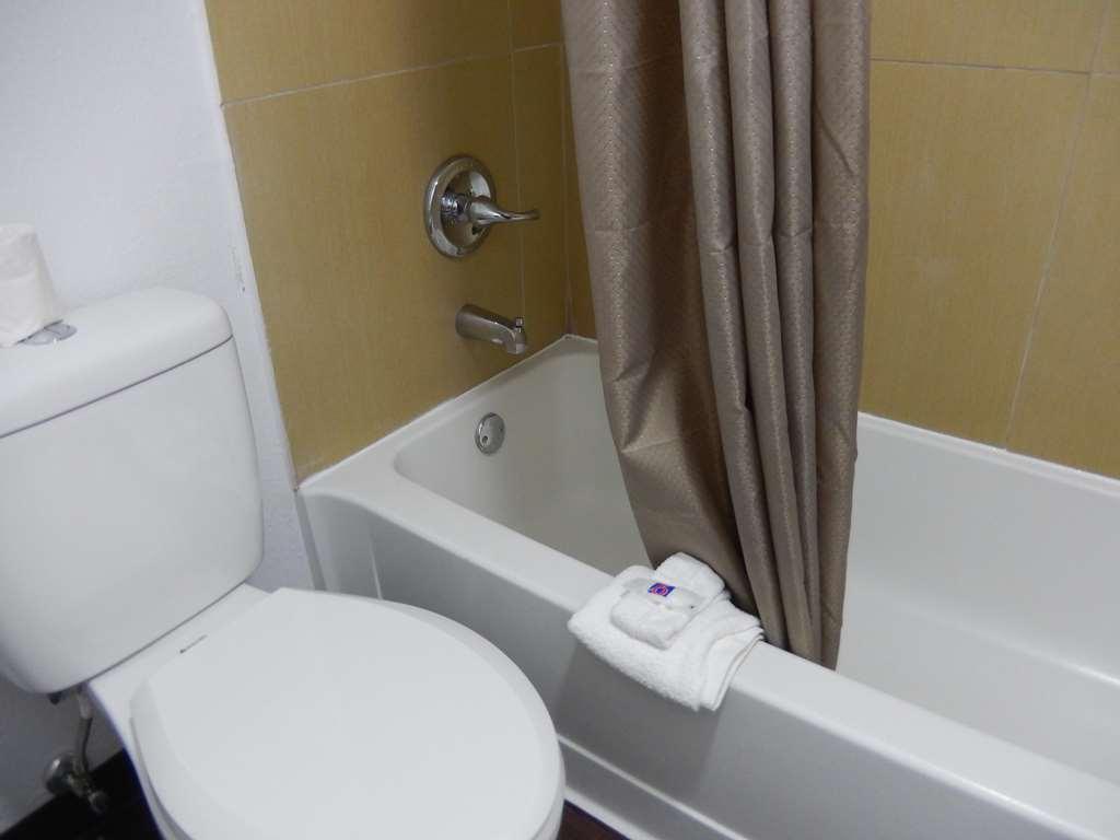Motel 6 Portland Room photo