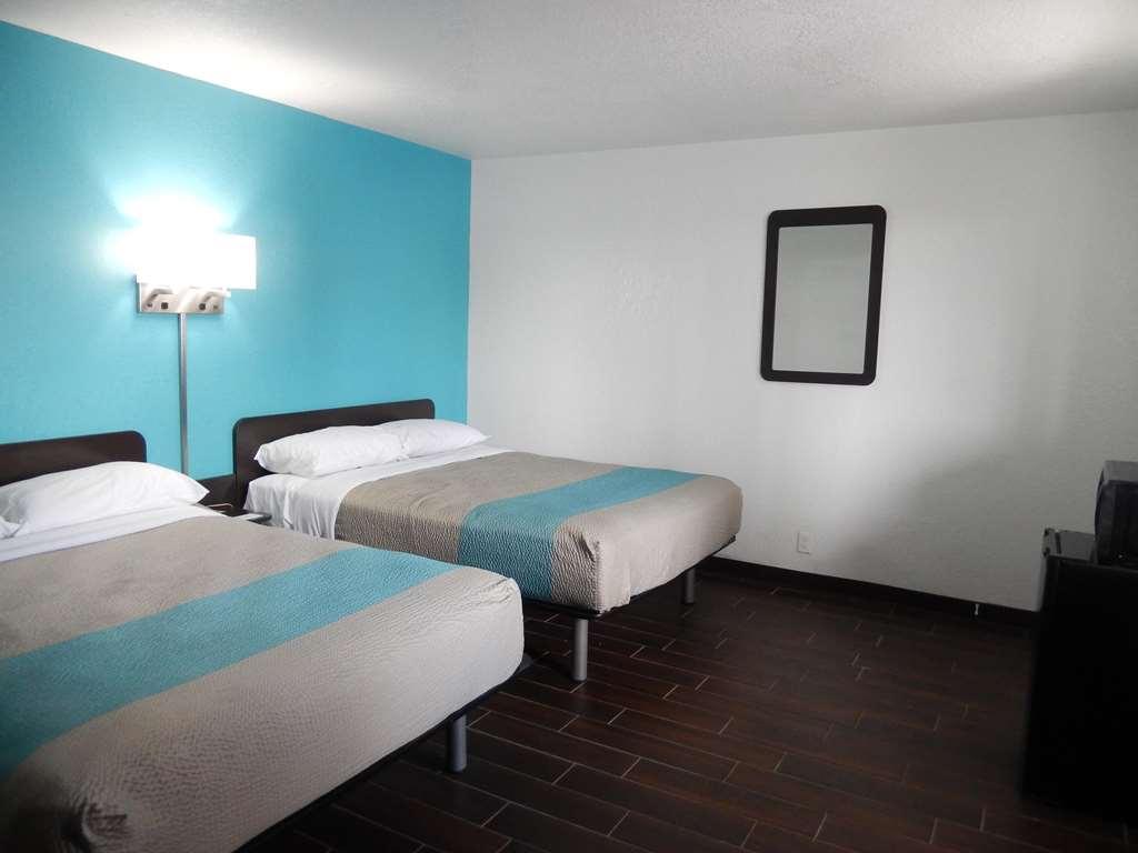 Motel 6 Portland Room photo