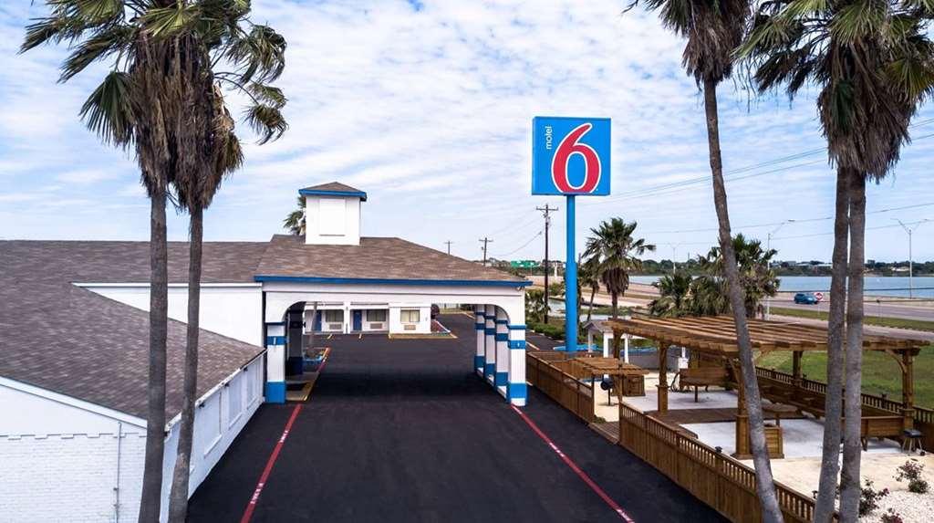Motel 6 Portland Exterior photo