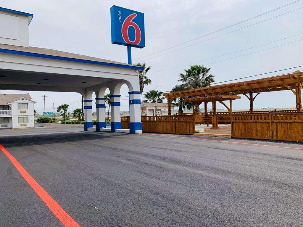Motel 6 Portland Exterior photo