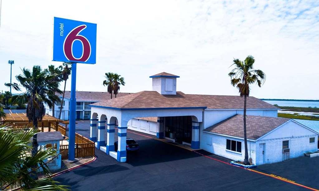 Motel 6 Portland Exterior photo