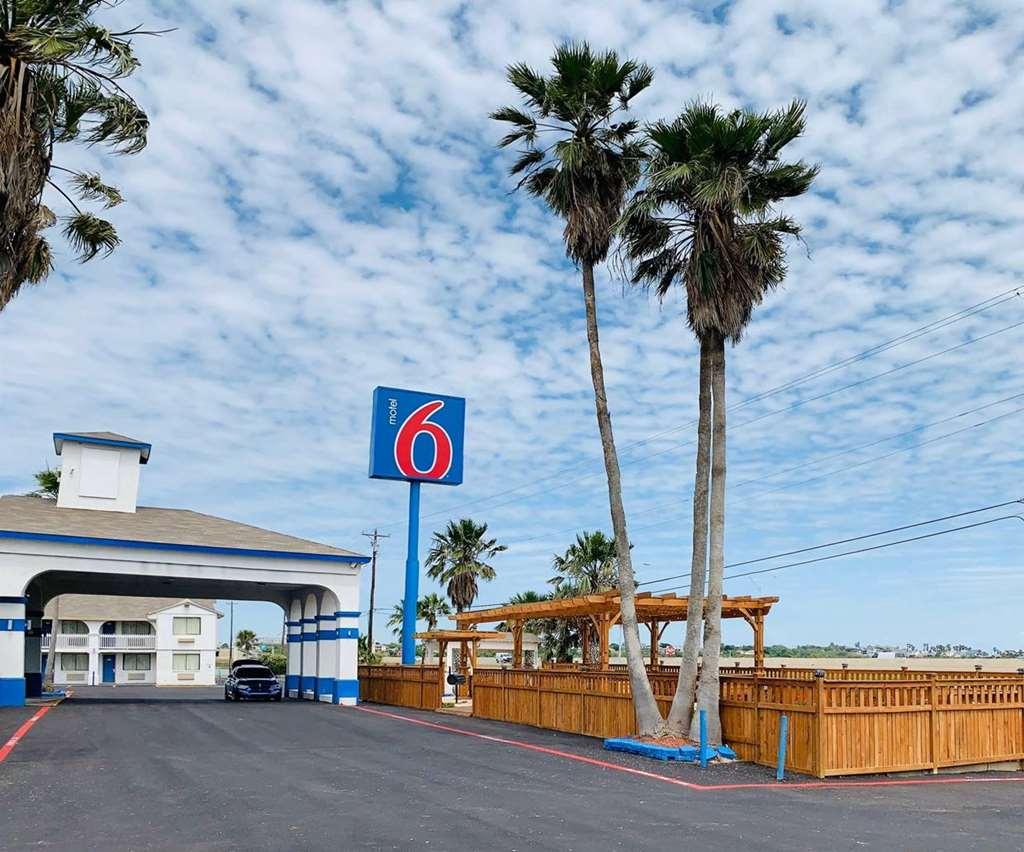 Motel 6 Portland Exterior photo