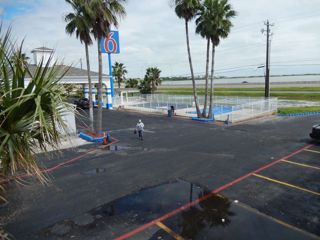 Motel 6 Portland Exterior photo